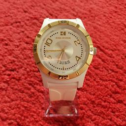 in very good condition, very nice watch white and golden colour