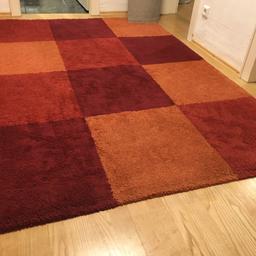 Teppich zu verkaufen, warme orange und rottöne.

Gebraucht, guter zustand. Keine flecken.

Masse: 160x230.

Abzuholen in rintheim / oststadt.