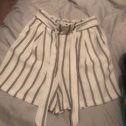 New look shorts size 8 
Worn once