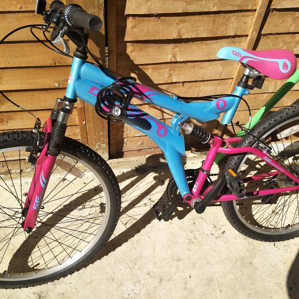 Ladies Bike
48cm frame.
60cm wheel diameter.
15 speed.
Great working condition.
Collection from Edgware HA8 8SS