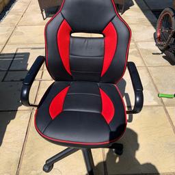 Gaming chair very good condition 

Must collect