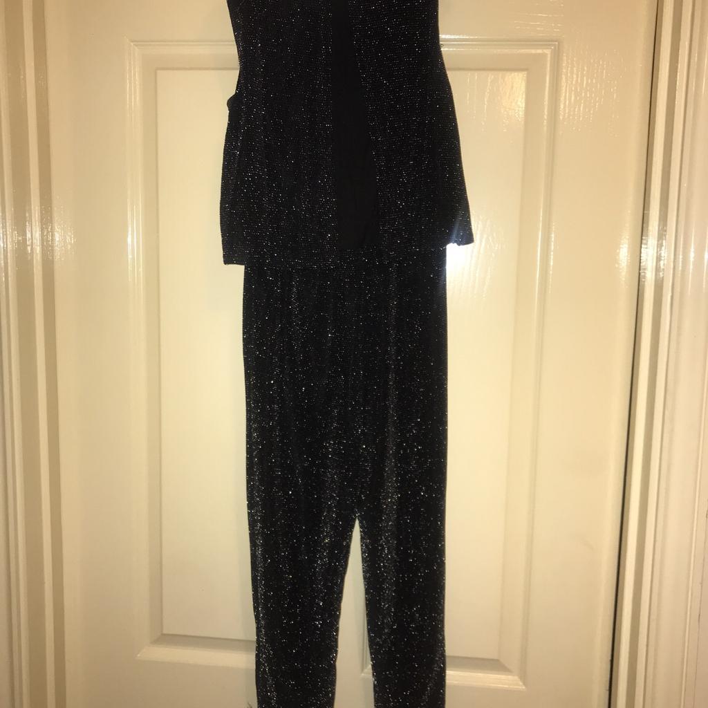 Girls silver thread sparkly jumpsuit with elasticated hem. #Partywear #Ocassionwear

Size: 8 years
Colour: Black/silver

Condition: Like new. Only worn once

• collection or I can post for £3
• PayPal payment welcome