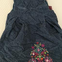 Girls dress from Mothercare in size 12-18m
Good condition, very pretty.
No rips/stains