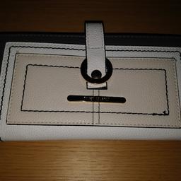 Brand new River Island purse.
Never used, perfect condition.
From a smoke free home.