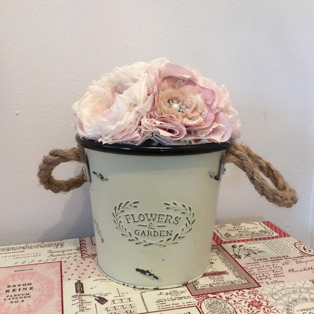 Cream Tin Bucket With Rope Handle £6 (collection from Mansfield, NG19).

N.B. Flowers not included