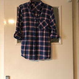 Blue and pink shirt.

Brand- Atmosphere

Size-12

Collection only
