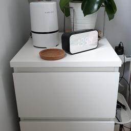 white Bedside Chest of Drawers (40x55cm)

I bought 7 months ago

Can be delivered if not too far. Just ask and we can arrange.

*check my other items** discount if bought together