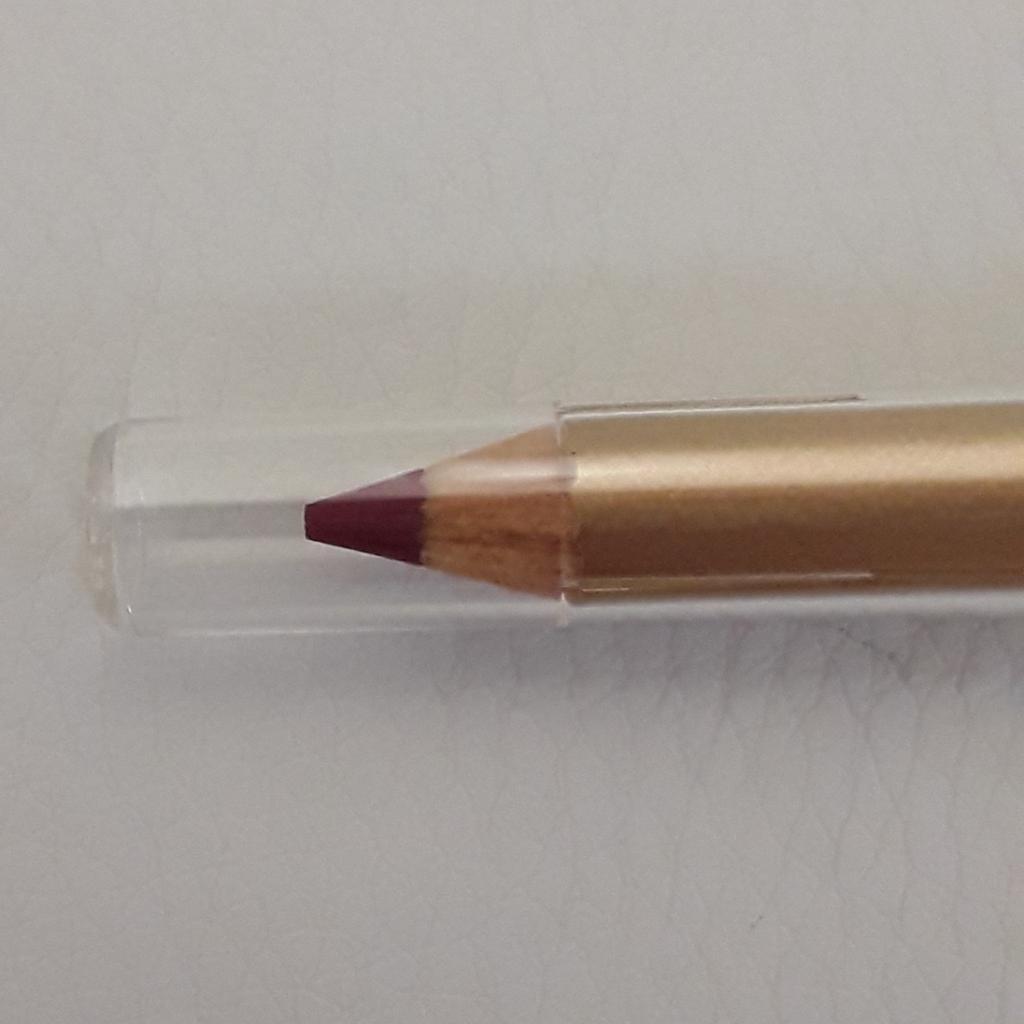 Elizabeth Arden Lip Pencil. Orchid. 1.1g. Full Size. New.
♧Please view my other items for sale