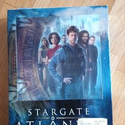 verkauft wird die 2. Staffel von Stargate Atlantis. Neupreis 99,99 €

Versand 2 Euro.