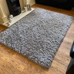 A large grey soft rug originally purchased from Next. selling due to change of decor.
The rug has been used for quite a while so is well used and does shed quite a lot which is common with this kind of rug.
Shaggy pile rug thick

From a smoke free/ pet free home

140cm x 200cm.

100% Polyester