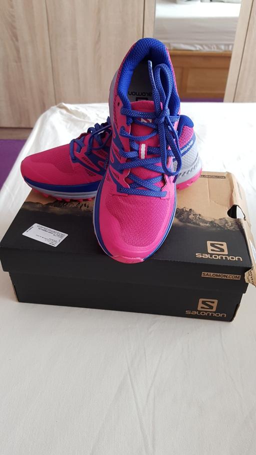 Buy & Sell Plaistow East London - Photos for SALOMON TRAINERS SIZE 4 NEW