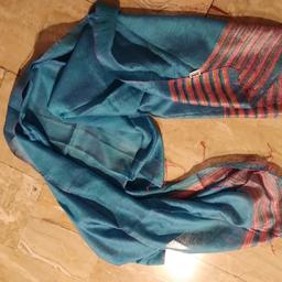 Sciarpa /foulard Enrico coveri, misto viscosa e seta, colori brillanti✨✨, pari al nuovo. Da usare anche come pareo🎀. Ottima idea regalo 🛍️