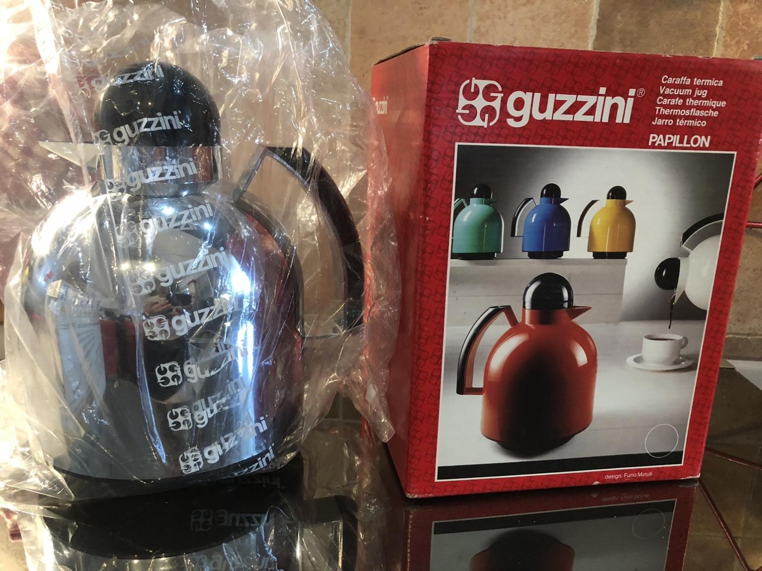 Caraffa Guzzini Dolcevita 1,75L - Plastica Bio-Based, Coperchio Con Griglia Ghiaccio, Colore Azzurro