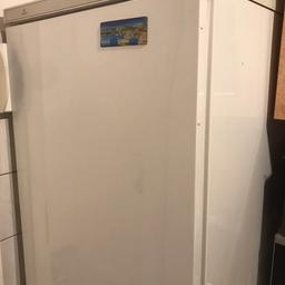 Schöner Kühlschrank zu verkaufen 
H: 85 cm B: 60 cm
Nur Abholung 
VB