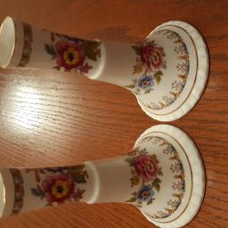 Two Royal Grafton candle-holders.
Malvern range.
Fine bone china.
Made in England.
Both in perfect condition.
13cms in height.
8cms in width.