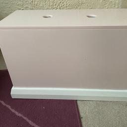 Pale pink
Wooden
Heavy
Good condition
