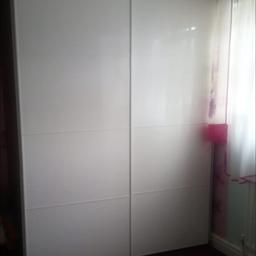 White Glass large sliding wardrobe condition is Used.
Collection only please!!! 