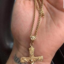  cross has a scratch on back of cross appart from that it's fine 450 or very near offer no dreamers please I'm in no rush to sell I dont need the money