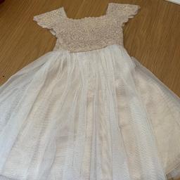 Amazing glittery baby girl dress 
3/6 months 

Like new

Free postage for order over 20£