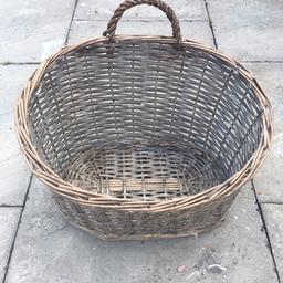 Excellent condition oval basket.
Approx 49x31cm
32cm height to top of handle
Contactless collection Epsom Downs
KT18 5TE