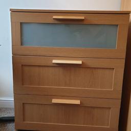 Chest of 3 drawers, oak effect, frosted glass 78x95 cm. Used but in excellent condition.
Collection only.