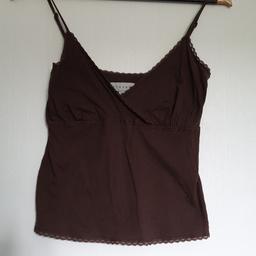 Brown Jigsaw strapy vest, please take a look at my other items for sale. They are mainly size 8-10.

Thanks
Gem