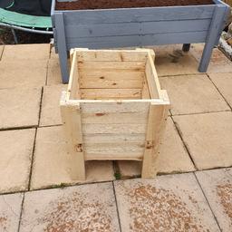 made from reclaimed wooden pallets. solid construction all screwed together not nailed. Built to size of your choice. can be used for toy boxes storage boxes. i can put a lid on if required can be smooth or left rustic the two photos with the uprights on was made for a tortoise house/ box price starts from £15 message for a quote....