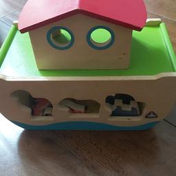 Fully complete Early Learning Centre Noah's Ark wooden playset/shape sorter. Comes with a pair of giraffes, bears, elephants, lions, rhinos and camels and Noah an this wife. All the shapes sort away into the roof of the ark for easy storage