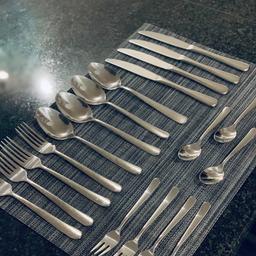 Spoon, fork, knife, teaspoon, cake fork, 6 of each
Stainless steel, dishwasher set
*I could fit in 4 of each, but I am selling 6 of each. It is a whole cutlery set for 6 people.