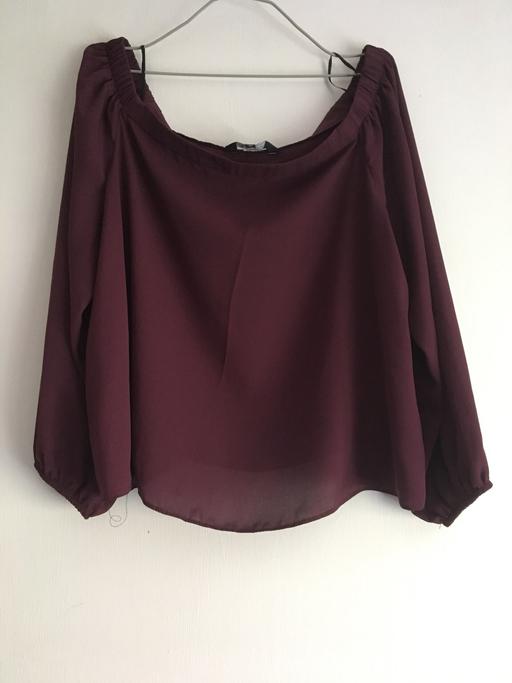 Buy & Sell Hertfordshire Broxbourne - Photos for Burgundy off the shoulder cropped blouse