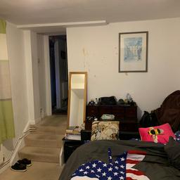 A very bright and good size double room with a wall wardrobe.
To share with one person my self

I’m hardly in the property so you will enjoy your solitude time to time
In the area in really quiet and close to imperial Warlf station 12 min walk , Fulham Broadway 20 min walking distance , 24 tesco express both 15 min walk in kings road or Fulham road
Stamford bridge Chelsea stadium 10 min walk Read less