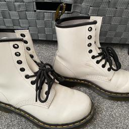 Genuine white doc martens slightly scuffed as seen in pictures (will clean them up as much as I can and update photos) I’ll accept offers😊