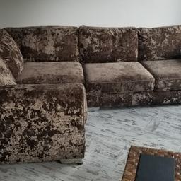 REDUCED FROM £650 TO £420, open to offers, can pick up from 14th December

selling my crushed velvet sofa due to moving and it doesnt fit room shape. bought two years ago from sofology got £2200

perfect condition and in perfect shape, i live alone so the majority of it isnt sat on. comes from smoke and pet free home

collection only