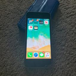 Hi here is a lovely iPhone se fully working including Touch ID ( Touch ID took a few times to work but worked )with 32gb of memory i used it on voaderfone but not sure if it’s unlocked . There is a tiny crack in the corner which doesn’t affect the use of the phone but I have recently upgraded I’ll take close offers as the phone is in perfect condition and comes with a flip case