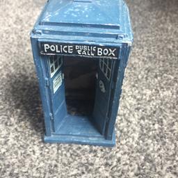A unique TARDIS fish tank/aquarium ornament, never been used and in excellent condition, so could also be used as a standard small ornament.