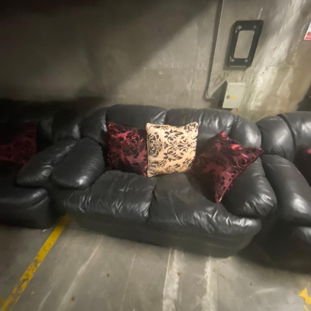 2 & 3 Seater DeCoro Used Black Leather Sofas in W1H Westminster for £29.00 for sale Shpock