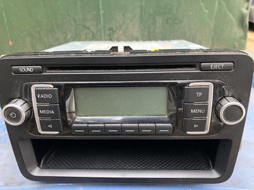 Vehicles Hampshire Hart - Photos for VW CADDY HEAD UNIT CD/Radio/MP3