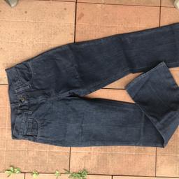 Jeans Levis non è indicato modello o taglia 

Adatto per un’ancora S 

Lavaggio scuro e vita alta