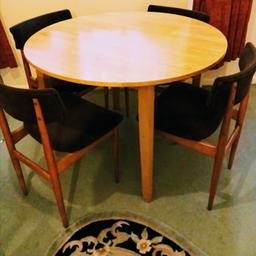 Lovely round table 40 inches/100 cm wide. In nice condition.
Also 4 chairs. A bit old n fair but usable condition.


Bargain price £26

Table legs are removed but easy to put back.