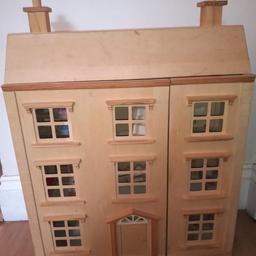used dolls house. has few marks, nice project.
collection Leigh
