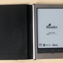 Kopfhörer-Anschlusses auch für Hörbücher und gespeicherte Musik geeignet. Die beiden Speicherkarten-Slots (SD und Memory DUO Stick) können den Speicher mit bis zu 32GB erweitern. 

Angebot beinhaltet:
SONY ebook-Reader PRS-650 silber
inkl. Zeichenstift
in original SONY Lederhülle (schwarz)

Technische Daten
Bildschirm-Größe: 6’’ (Zoll)/ 15,24cm
Gewicht: 215g
Maße: 168mm x 118,8mm x 9,6mm (HxBxT)
Auflösung: 800x600
Speicherkapazität: Memory Stick DUO, SD Card & integr. Speicher.

Verkauf von priv