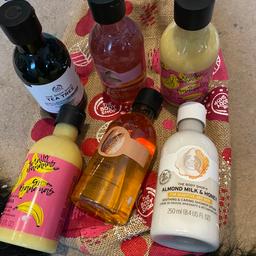 5 shower gels/cream and 1 body wash.
All new, in used 
Scents include 
1 tea tree (body wash)
2 banana 
1 almond milk and honey
1 pink grapefruit 
1almond