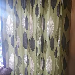 Green leaf design Curtains (pair) they are lined, in a good condition, could do with a iron over as I didn't last time I washed them,
Size, 90x90 (each curtain)
Collection only please, no time wasters