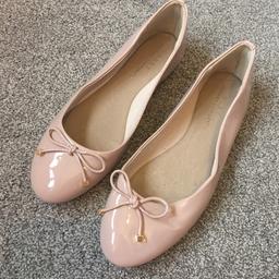 Next nude flat shoes. In really good condition. Only worn once for half hour. Size 5. Selling for £10.00
