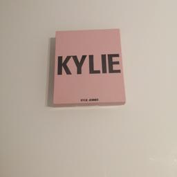 Verkaufe meinen kaum benutzen Kylie Cosmetics Highlighter in der Farbe "Dreaming of Diamonds"

Habe noch andere Produkte zum Verkaufen und gebe beim Kauf von mehreren Sachen gerne einen Rabatt :)
Versand ebenfalls möglich, die Versandkosten müssen vom Käufer übernommen werden
