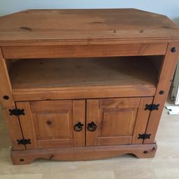 Corner corona tv unit, with shelf and cupboard under. Collection B79