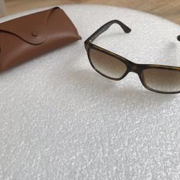 Verkaufe meine Ray Ban Damen Sonnenbrille. Diese wurde nur einmal getragen, daher befindet sich die Brille in einem neuwertigen Zustand. Das passende und originale Etui liegt bei und wird mitgeschickt.