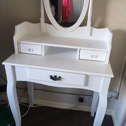 White dressing table with stool, has cracked mirror, not dismantled, in good condition no marks apart from mirror, smoke and animal free home, buyer to collect