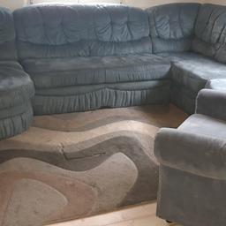 Wir geben unsere Couch wegen Neuanschaffung ab. Keine Risse oder Löcher, normale Gebrauchsspuren. 

Die Couch hat eine ausziehbare Schlaffunktion sowie einen großes Staufach. Dabei ein Sessel sowie ein kleiner Hocker. 

3,20m  x 2,30m 

Abzuholen in Clausen