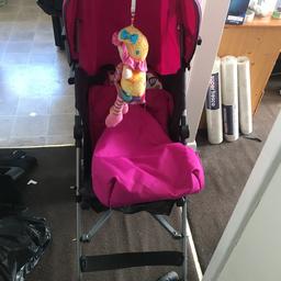 Pushchair been used 1 time don’t like the colour off it comes with cossy toes rain moved and sun net very clean nothing wrong with it very good condition OPEN TO OFFERS
